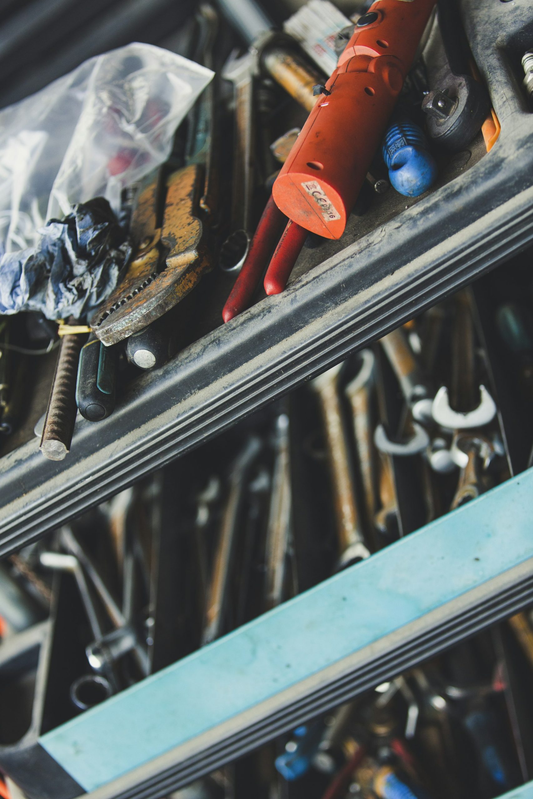 Workshop tool chest with drawers of tools